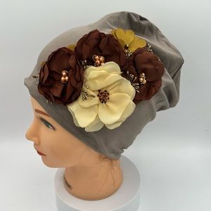 Hand made slouchy, beanie, hemo had with flowers